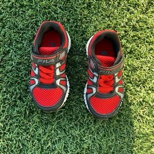 FILA USA Volcanic 5 Sneaker (Toddler Size 5)